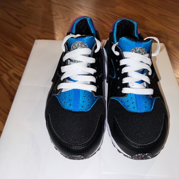 Nike Kids Huraches Run size 4 NEW* - Picture 8 of 14